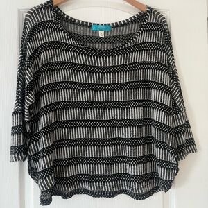 Francesca’s Buttans High Low Sweater Size Small